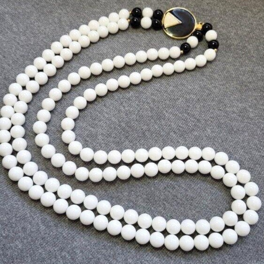 Vintage White and Black Bead 28 Inch Necklace Modern Enameled Goldtone Clasp